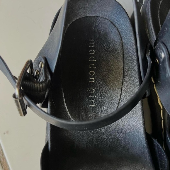 Madden Girl Chuncky Platforms - Picture 2 of 3